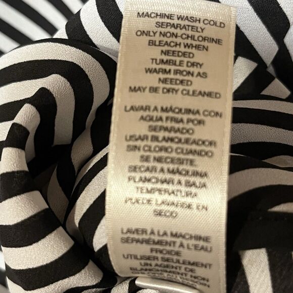 Chico’s Sedemi Sheer Sleeveless Women’s Top Size 1 (M) Soft Black White Stripes - Picture 5 of 6